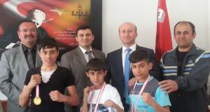 Abdullah Tokur Ortaokulu - Türkiye Geneli 23 Nisan Ulusal Egemenlik ve Çocuk Bayramı Boks Turnuvası