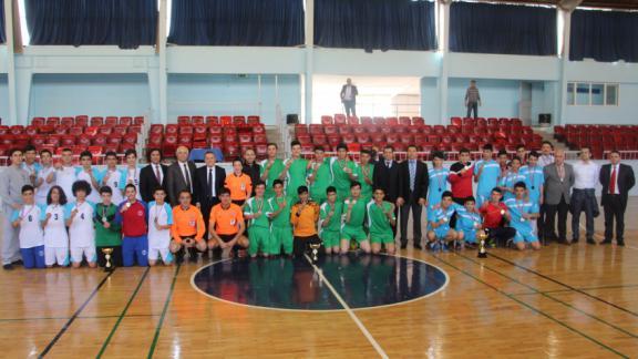 Genç Erkekler Futsal Müsabakalarında Kupanın Sahibi Belli Oldu