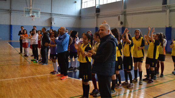 Hüseyin Güllü Ceylan Ortaokulu Yıldız Kız Futsal Şampiyonumuz Oldu