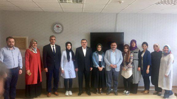 Ak Parti Ankara Milletvekili ve TBMM İdare Amiri Sayın Ahmet GÜNDOĞDU okullarımızı ziyaret etti.