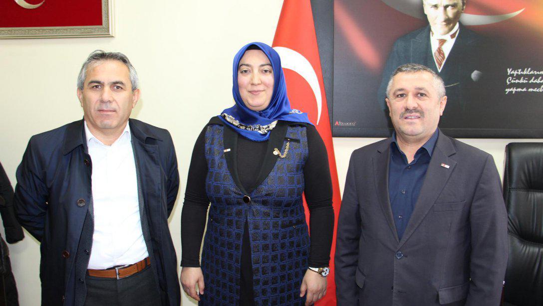 Türk Kızılayı Derneği Şube Başkanı ve Başkan vekili ilçemizi ziyaret ettiler.