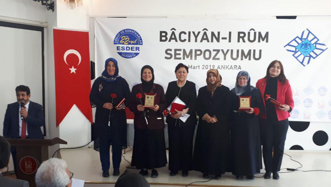 İlçemizde düzenlenen Bâcıyân-ı Rûm Sempozyumuna "Kadının Eğitimdeki Rolü" konulu konuşmasını yapmak üzere İlçe Milli Eğitim Müdürümüz Şefika BİÇER katılmışlardır.