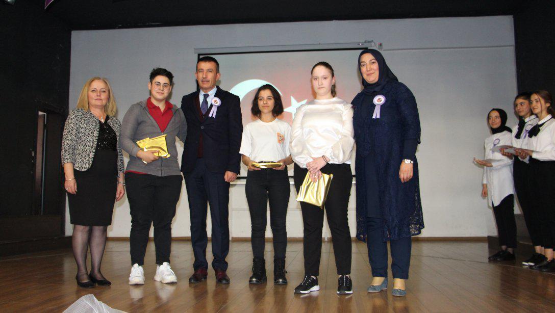 İlçemiz Zübeyde Hanım Mesleki ve Teknik Anadolu Lisesi'nde 24 Kasım Öğretmenler Günü Kutlama Programı Düzenlenmiştir