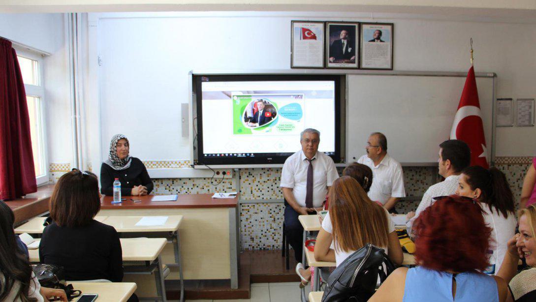 İlçe Milli Eğitim Müdürümüz, Milli Eğitim Bakanımızın Açılış Konuşmasını Esenevler Şehit İbrahim Ateş Anadolu Lisesi Öğretmenleriyle izlediler.