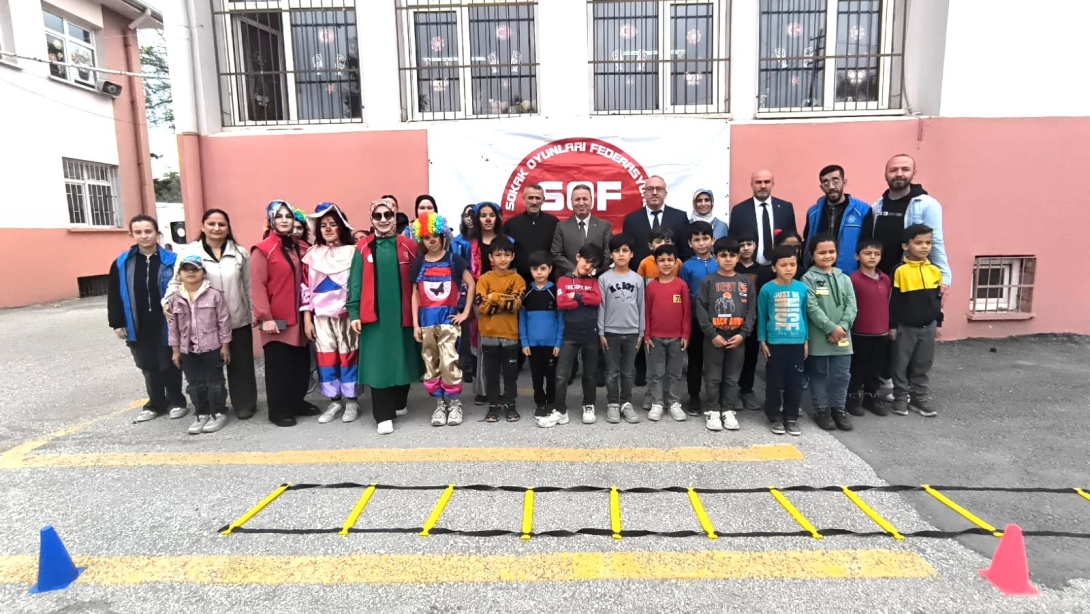 İlçe Millî Eğitim Müdürümüz Sayın Hasan Yıldırım Halil Naci Mıhçıoğlu İlkokulu ve Sokak Oyunları Federasyonu ortaklığında gerçekleştirilen Geleneksel Çocuk Oyunları etkinliğine katıldı. 